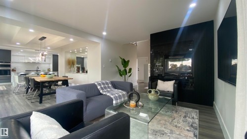7604 181 Street, Edmonton, AB - Indoor Photo Showing Living Room