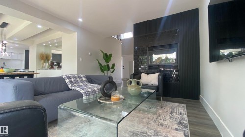 7604 181 Street, Edmonton, AB - Indoor Photo Showing Living Room