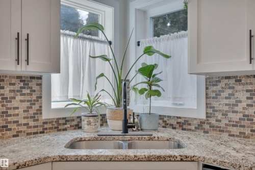 6509 38 Avenue, Beaumont, AB - Indoor Photo Showing Kitchen With Double Sink With Upgraded Kitchen