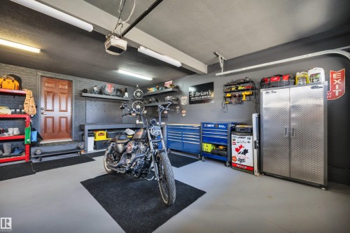 6509 38 Avenue, Beaumont, AB - Indoor Photo Showing Garage