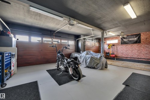 6509 38 Avenue, Beaumont, AB - Indoor Photo Showing Garage