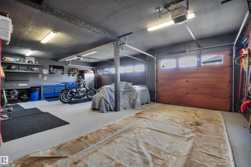 6509 38 Avenue, Beaumont, AB - Indoor Photo Showing Garage