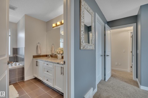 6509 38 Avenue, Beaumont, AB - Indoor Photo Showing Bathroom