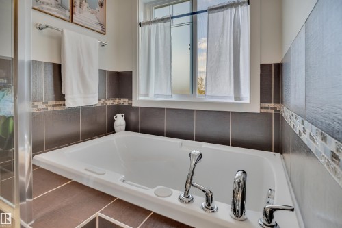 6509 38 Avenue, Beaumont, AB - Indoor Photo Showing Bathroom