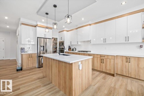 26 Ficus Way, Fort Saskatchewan, AB - Indoor Photo Showing Kitchen With Upgraded Kitchen