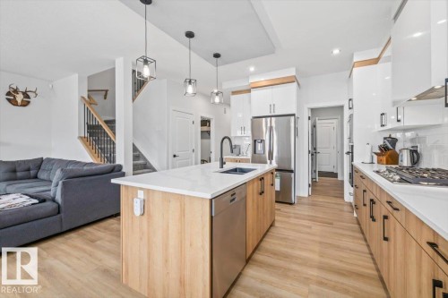 26 Ficus Way, Fort Saskatchewan, AB - Indoor Photo Showing Kitchen With Upgraded Kitchen
