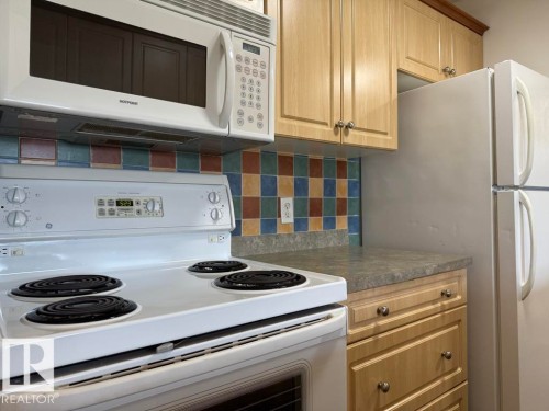 316 16303 95 Street, Edmonton, AB - Indoor Photo Showing Kitchen