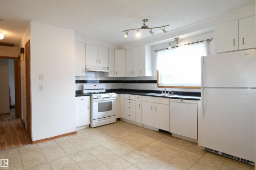 30 Prince Drive, Lamont, AB - Indoor Photo Showing Kitchen With Double Sink