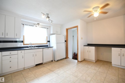 30 Prince Drive, Lamont, AB - Indoor Photo Showing Kitchen