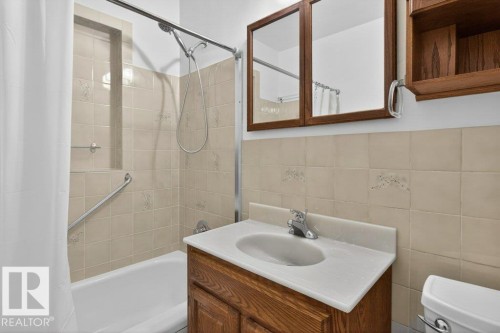 10640 79 Street Nw, Edmonton, AB - Indoor Photo Showing Bathroom