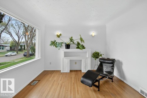 10640 79 Street Nw, Edmonton, AB - Indoor Photo Showing Other Room