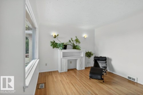 10640 79 Street Nw, Edmonton, AB - Indoor Photo Showing Other Room