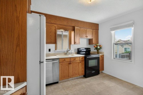 10640 79 Street Nw, Edmonton, AB - Indoor Photo Showing Kitchen