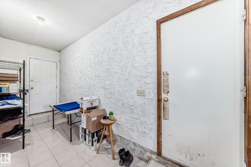 Breezeway between house and garage - 1804 51 Street Nw, Edmonton, AB - Indoor Photo Showing Other Room