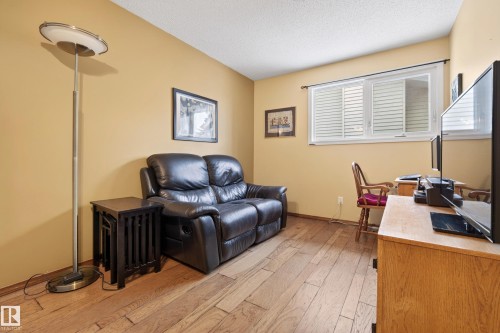 This room features hardwood flooring, light-colored walls, and a window with white blinds - 17 Austin Crescent, St. Albert, AB - Indoor