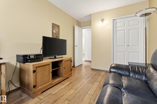 This property features light wood flooring and a cream-colored wall - 17 Austin Crescent, St. Albert, AB - Indoor