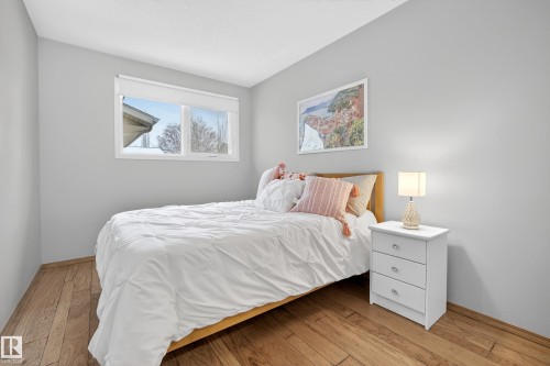 This room features light hardwood flooring and a window providing natural light - 17 Austin Crescent, St. Albert, AB - Indoor Photo Showing Bedroom