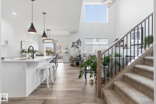 75 Meadowpark Gate, Spruce Grove, AB - Indoor Photo Showing Kitchen With Upgraded Kitchen