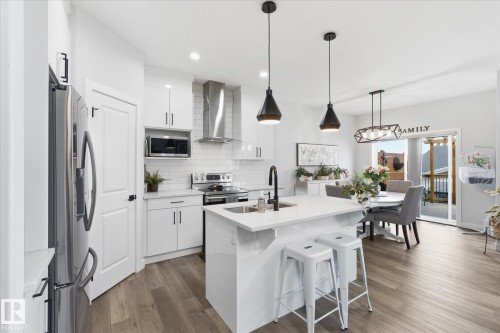 75 Meadowpark Gate, Spruce Grove, AB - Indoor Photo Showing Kitchen With Upgraded Kitchen