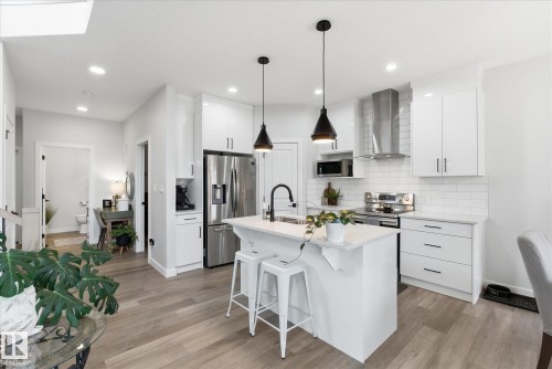 75 Meadowpark Gate, Spruce Grove, AB - Indoor Photo Showing Kitchen With Upgraded Kitchen