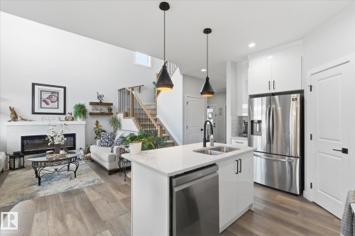 75 Meadowpark Gate, Spruce Grove, AB - Indoor Photo Showing Kitchen With Fireplace With Double Sink With Upgraded Kitchen