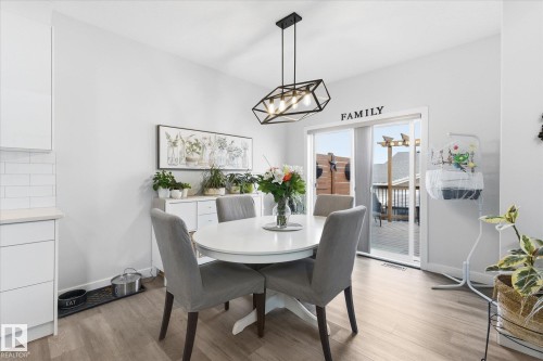 75 Meadowpark Gate, Spruce Grove, AB - Indoor Photo Showing Dining Room