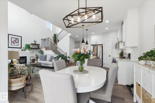 75 Meadowpark Gate, Spruce Grove, AB - Indoor Photo Showing Dining Room