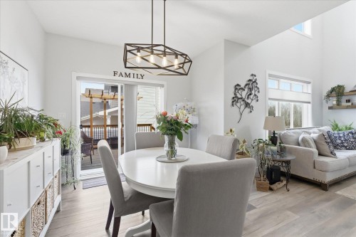 75 Meadowpark Gate, Spruce Grove, AB - Indoor Photo Showing Dining Room