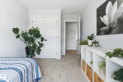 75 Meadowpark Gate, Spruce Grove, AB - Indoor Photo Showing Bedroom