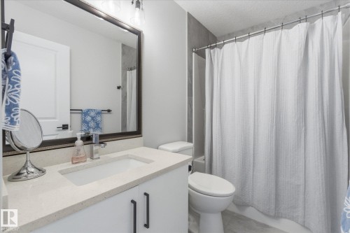 75 Meadowpark Gate, Spruce Grove, AB - Indoor Photo Showing Bathroom