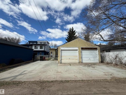 Detached two-car garage with concrete driveway - 10511 80 Street, Edmonton, AB - Outdoor