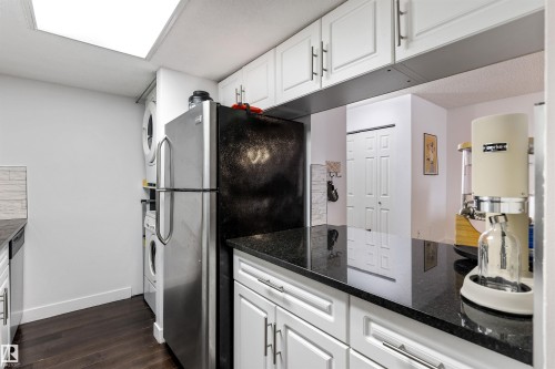 403 10335 118 Street, Edmonton, AB - Indoor Photo Showing Kitchen