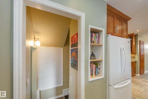 9327 75 Avenue, Edmonton, AB - Indoor Photo Showing Other Room