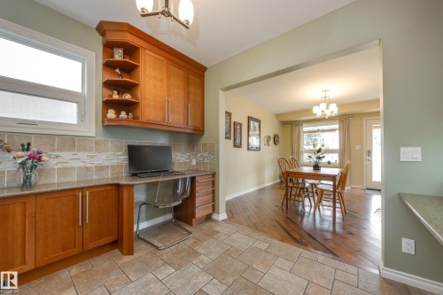 9327 75 Avenue, Edmonton, AB - Indoor