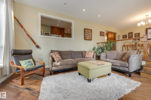 9327 75 Avenue, Edmonton, AB - Indoor Photo Showing Living Room