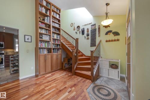 9327 75 Avenue, Edmonton, AB - Indoor Photo Showing Other Room