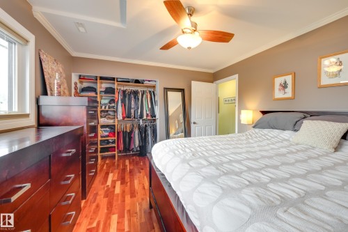 9327 75 Avenue, Edmonton, AB - Indoor Photo Showing Bedroom