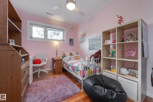 9327 75 Avenue, Edmonton, AB - Indoor Photo Showing Bedroom