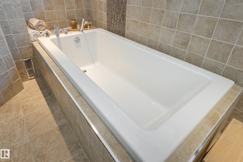 9327 75 Avenue, Edmonton, AB - Indoor Photo Showing Bathroom