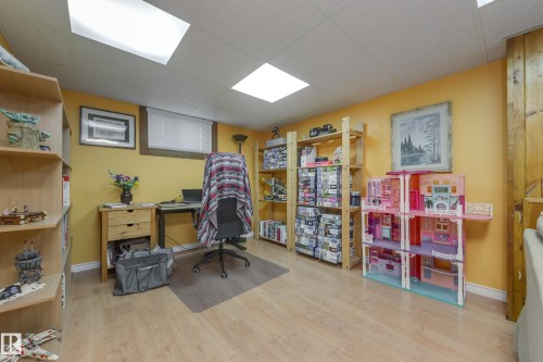 9327 75 Avenue, Edmonton, AB - Indoor