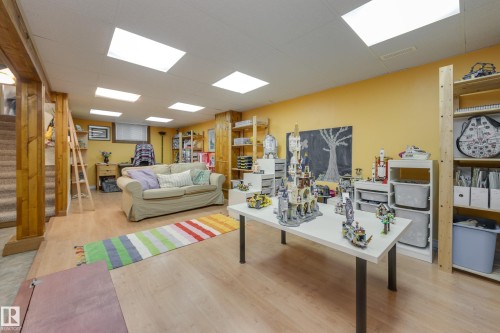 9327 75 Avenue, Edmonton, AB - Indoor