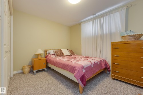 9327 75 Avenue, Edmonton, AB - Indoor Photo Showing Bedroom