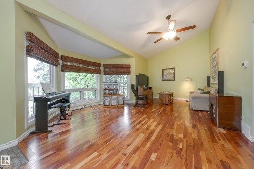 9327 75 Avenue, Edmonton, AB - Indoor