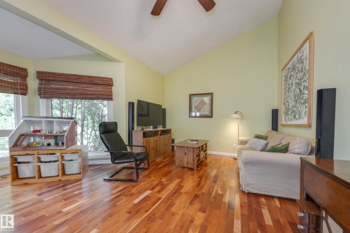 9327 75 Avenue, Edmonton, AB - Indoor Photo Showing Other Room