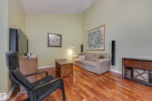 9327 75 Avenue, Edmonton, AB - Indoor