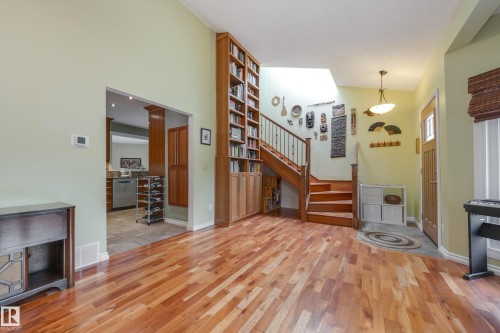 9327 75 Avenue, Edmonton, AB - Indoor