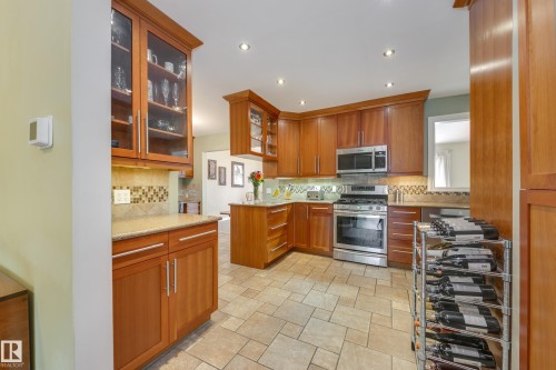 9327 75 Avenue, Edmonton, AB - Indoor Photo Showing Kitchen