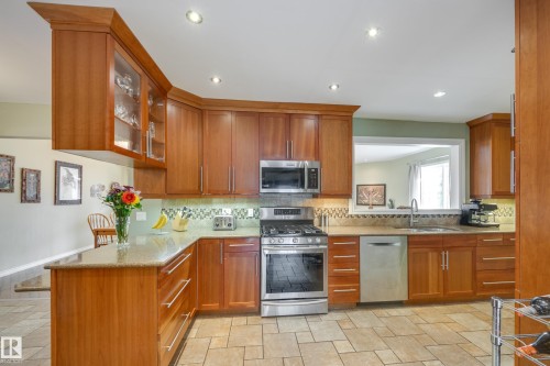 9327 75 Avenue, Edmonton, AB - Indoor Photo Showing Kitchen