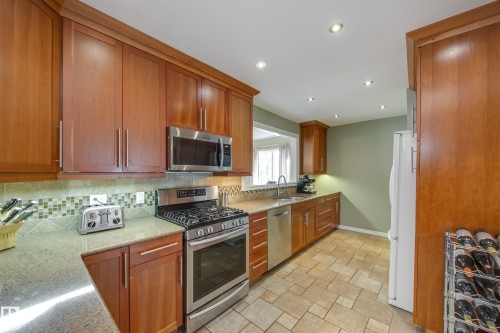 9327 75 Avenue, Edmonton, AB - Indoor Photo Showing Kitchen