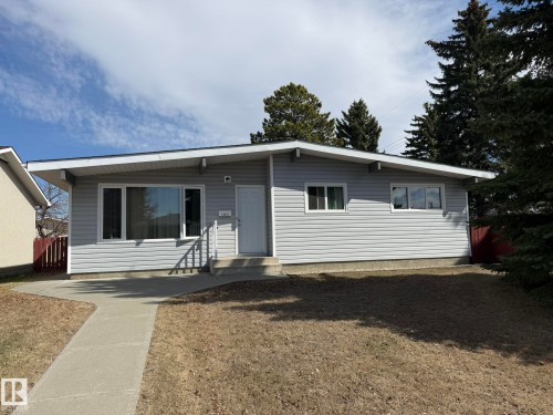Single-story residence featuring light gray siding, white trim, and a prominent front picture window - 13437 118 Street, Edmonton, AB - Outdoor